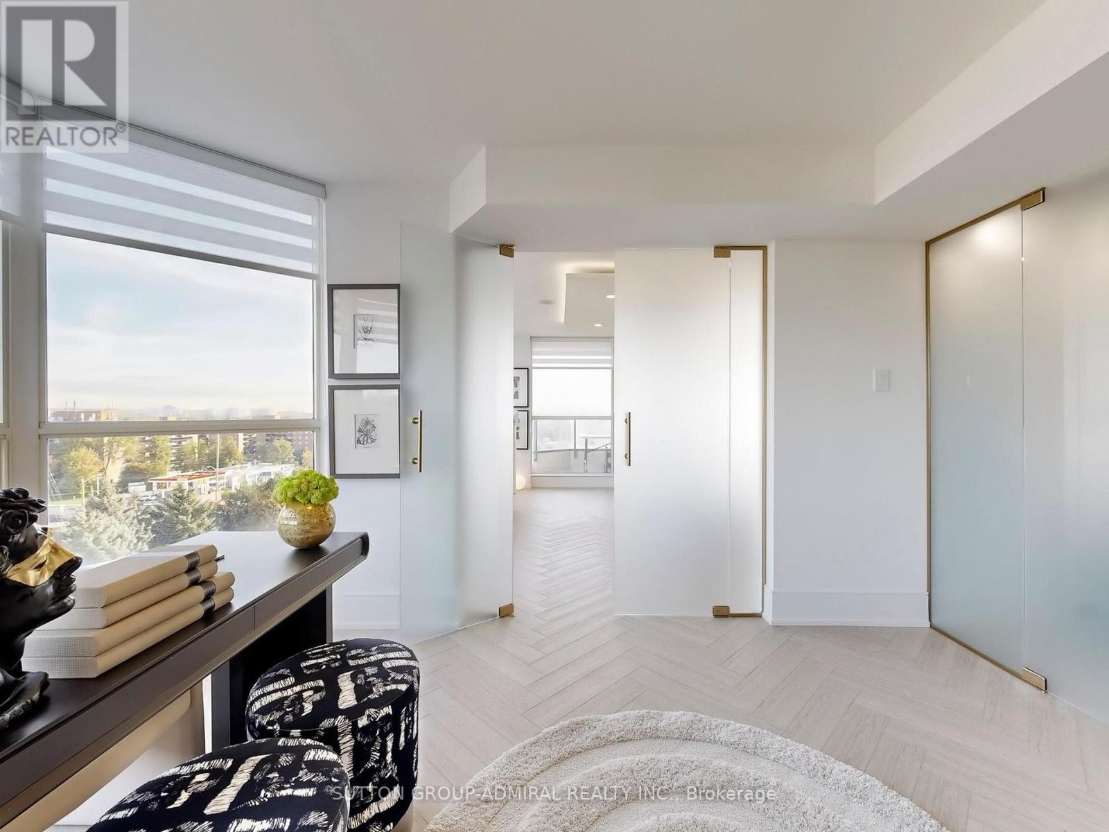 












704 - 1 CLARK AVENUE W

,
Vaughan (Crestwood-Springfarm-Yorkhill),




Ontario
L4J7Y6


