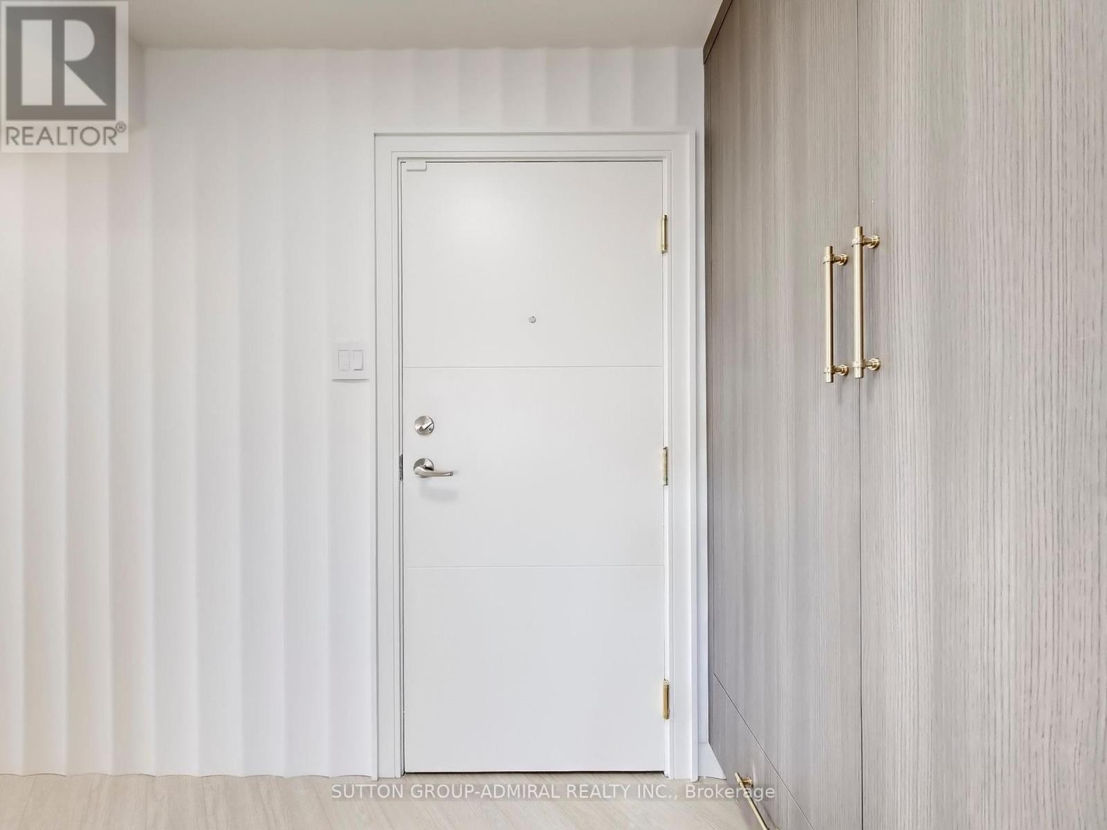 












704 - 1 CLARK AVENUE W

,
Vaughan (Crestwood-Springfarm-Yorkhill),




Ontario
L4J7Y6

