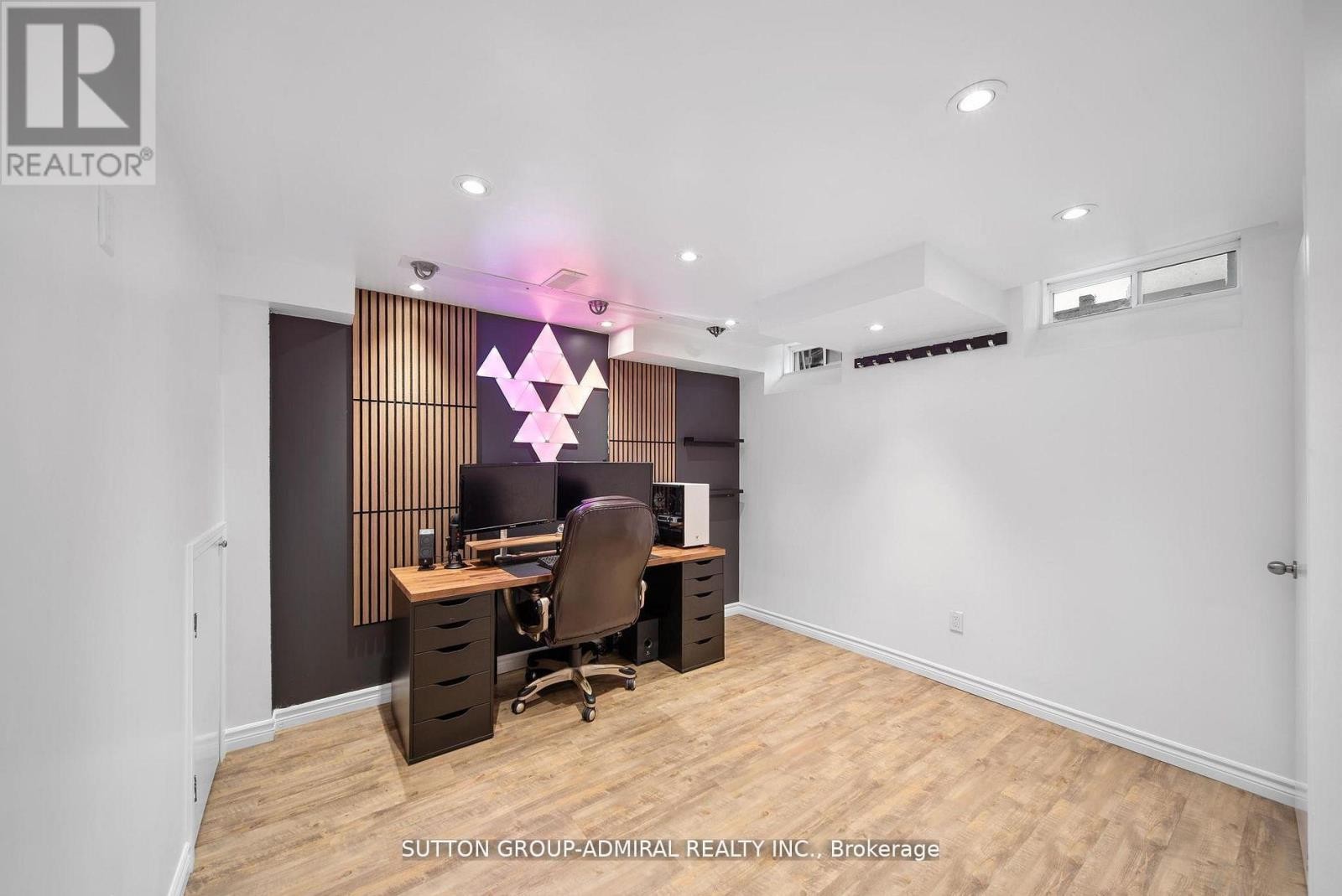 












49 EAST'S CORNERS BOULEVARD

,
Vaughan (Kleinburg),




Ontario
L4H3Z7

