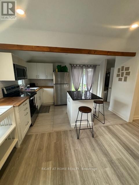 












895 MAPLEWOOD DRIVE

,
Innisfil (Alcona),




Ontario
L9S1Y7

