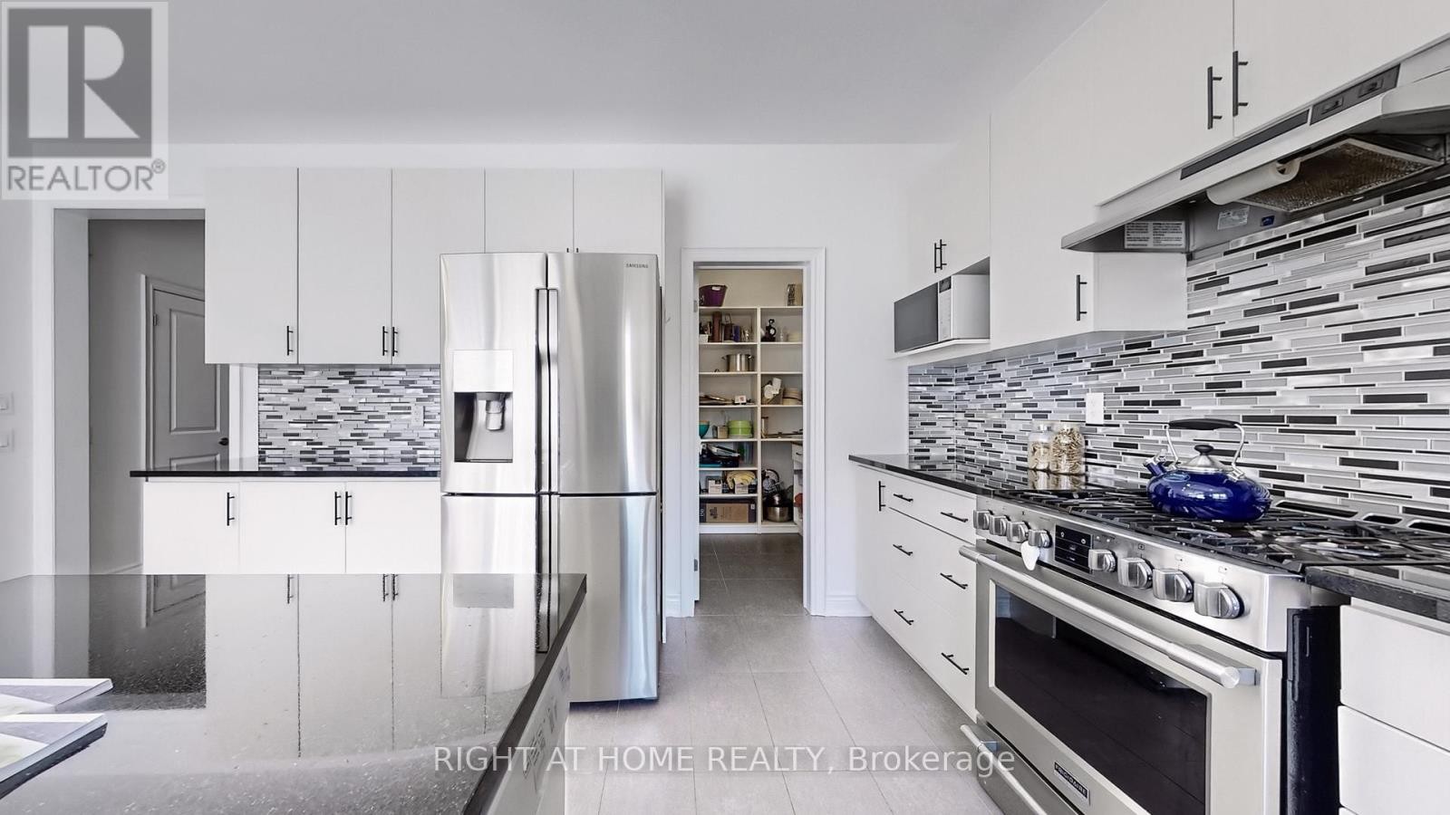 












34 KIDD STREET

,
Bradford West Gwillimbury (Bradford),




Ontario
L3Z0V5

