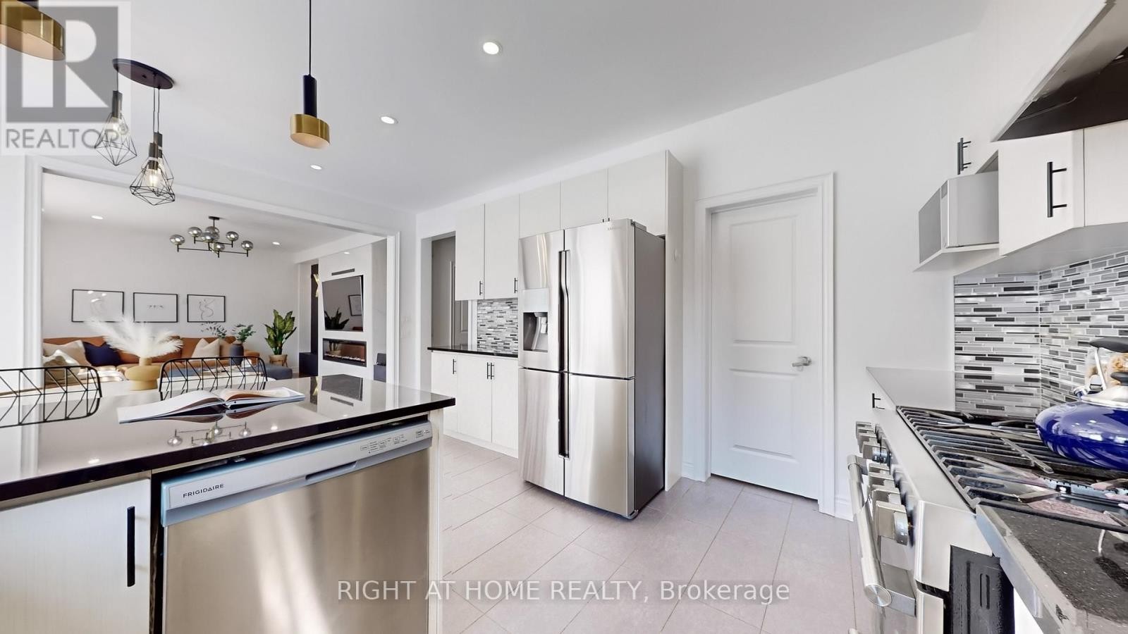 












34 KIDD STREET

,
Bradford West Gwillimbury (Bradford),




Ontario
L3Z0V5

