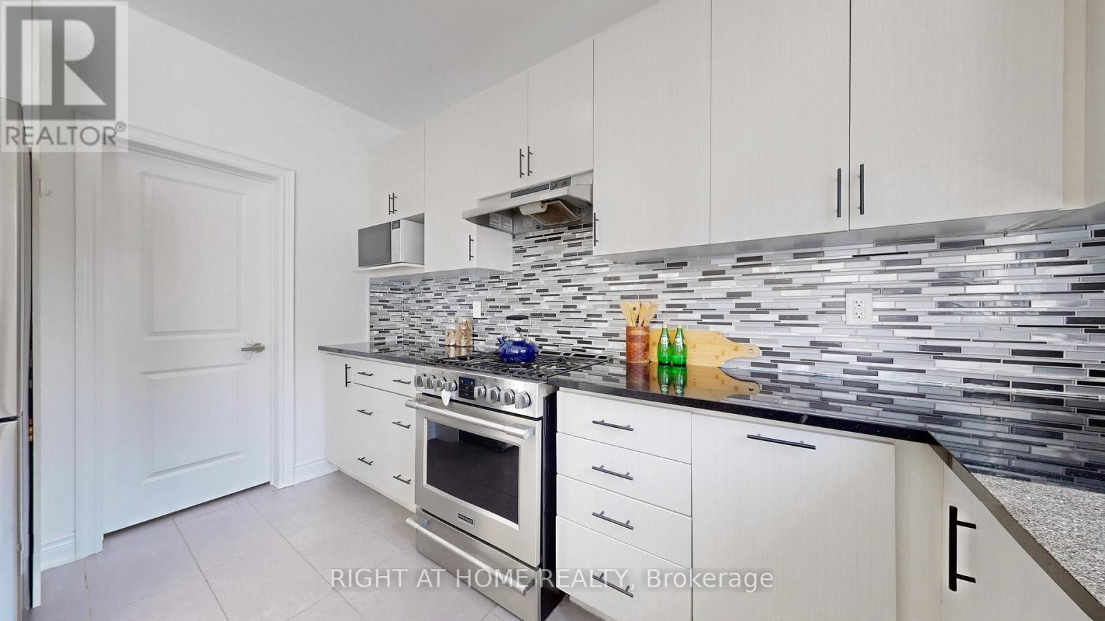 












34 KIDD STREET

,
Bradford West Gwillimbury (Bradford),




Ontario
L3Z0V5

