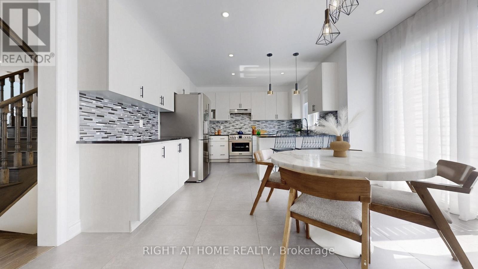 












34 KIDD STREET

,
Bradford West Gwillimbury (Bradford),




Ontario
L3Z0V5

