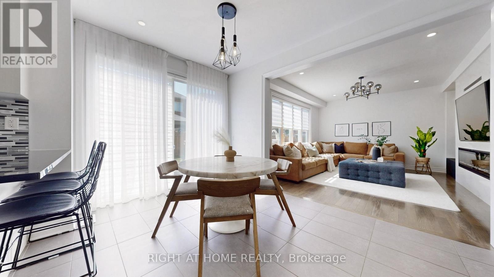 












34 KIDD STREET

,
Bradford West Gwillimbury (Bradford),




Ontario
L3Z0V5

