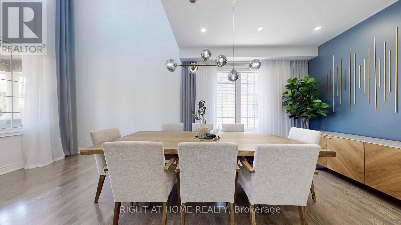 












34 KIDD STREET

,
Bradford West Gwillimbury (Bradford),




Ontario
L3Z0V5

