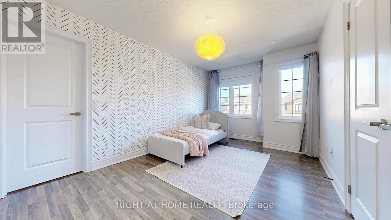 












34 KIDD STREET

,
Bradford West Gwillimbury (Bradford),




Ontario
L3Z0V5

