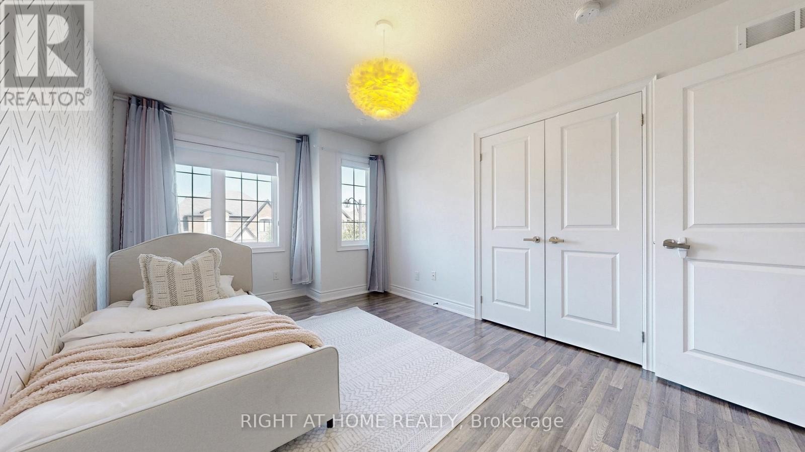 












34 KIDD STREET

,
Bradford West Gwillimbury (Bradford),




Ontario
L3Z0V5

