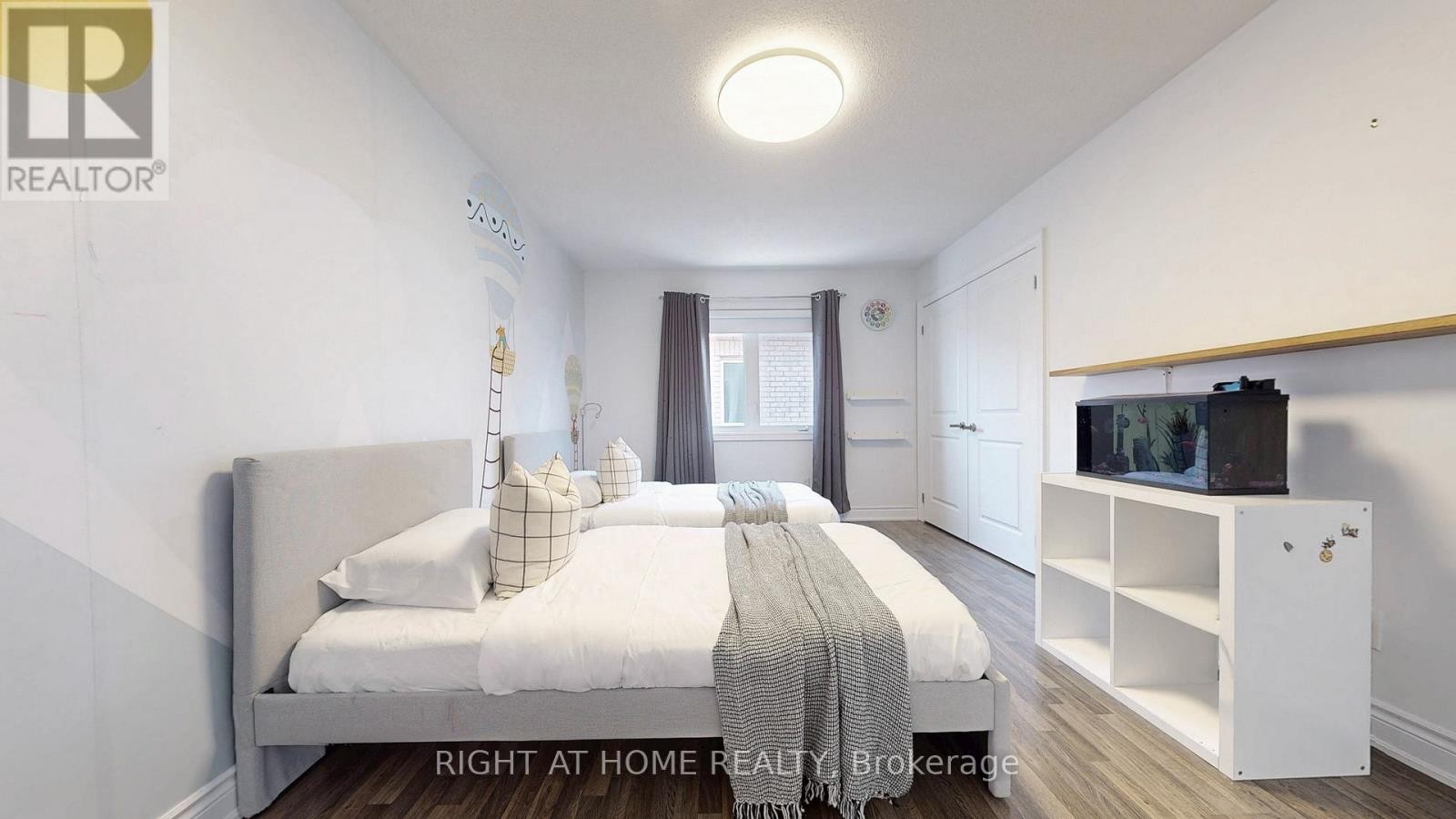 












34 KIDD STREET

,
Bradford West Gwillimbury (Bradford),




Ontario
L3Z0V5

