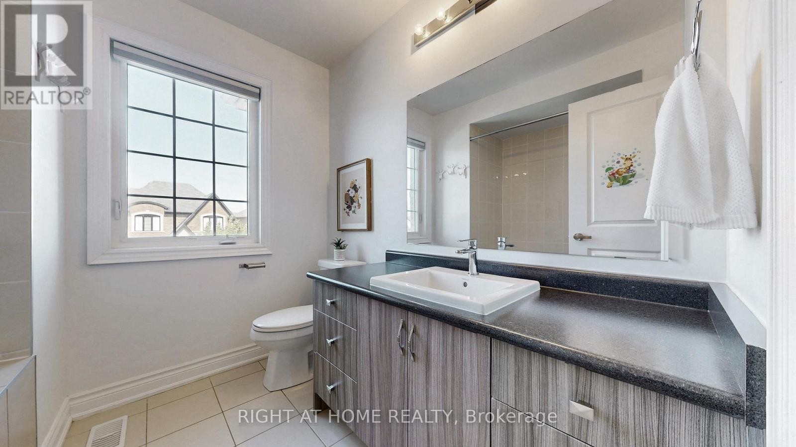 












34 KIDD STREET

,
Bradford West Gwillimbury (Bradford),




Ontario
L3Z0V5

