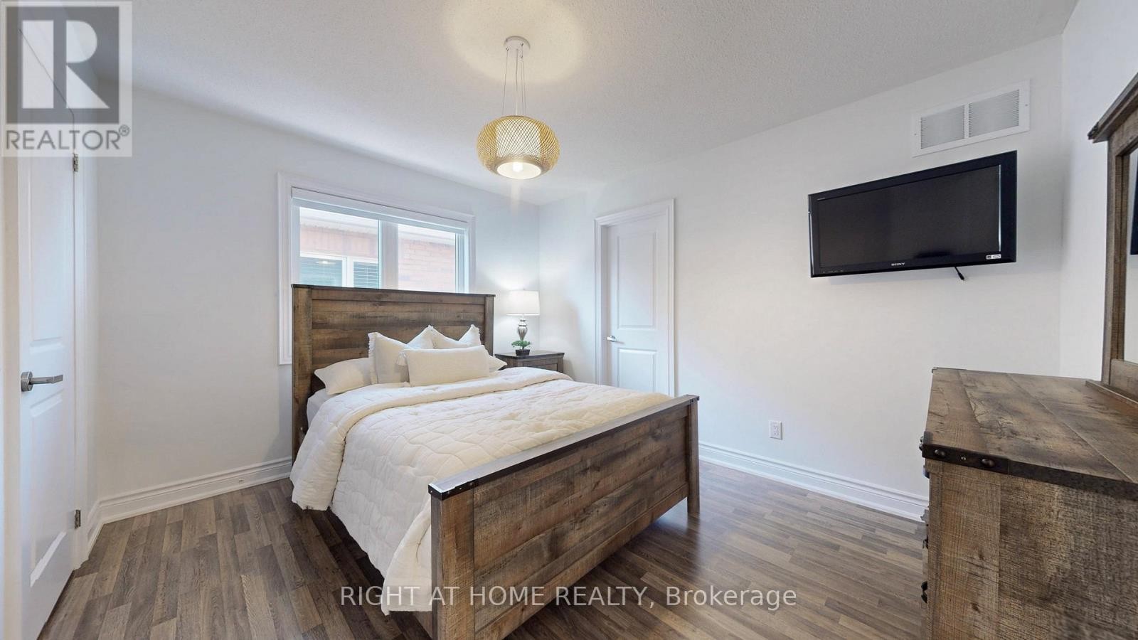 












34 KIDD STREET

,
Bradford West Gwillimbury (Bradford),




Ontario
L3Z0V5

