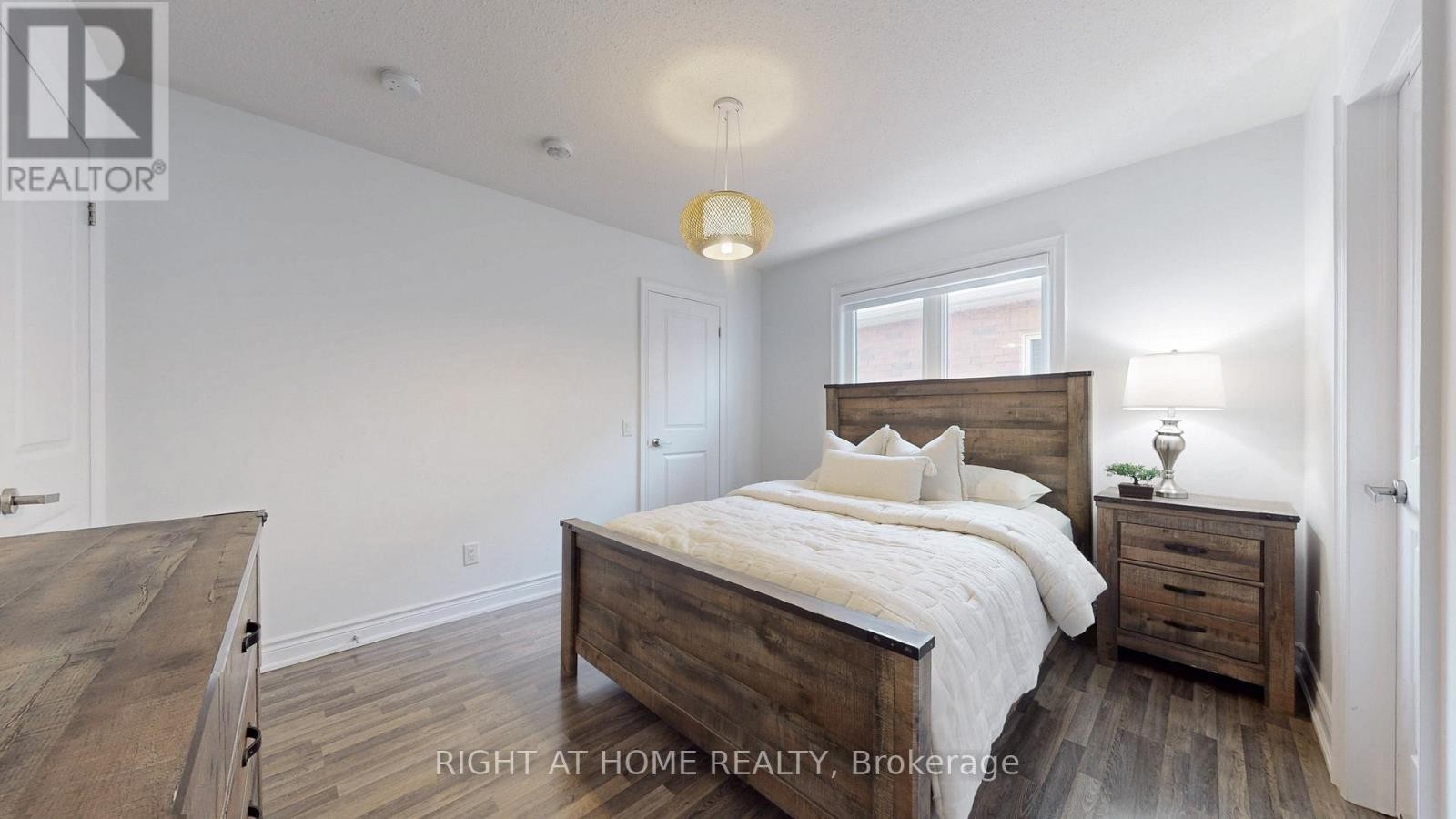 












34 KIDD STREET

,
Bradford West Gwillimbury (Bradford),




Ontario
L3Z0V5

