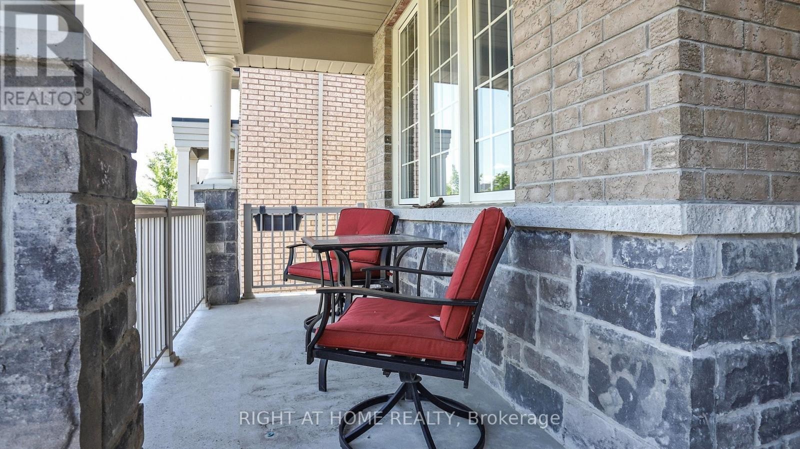 












34 KIDD STREET

,
Bradford West Gwillimbury (Bradford),




Ontario
L3Z0V5

