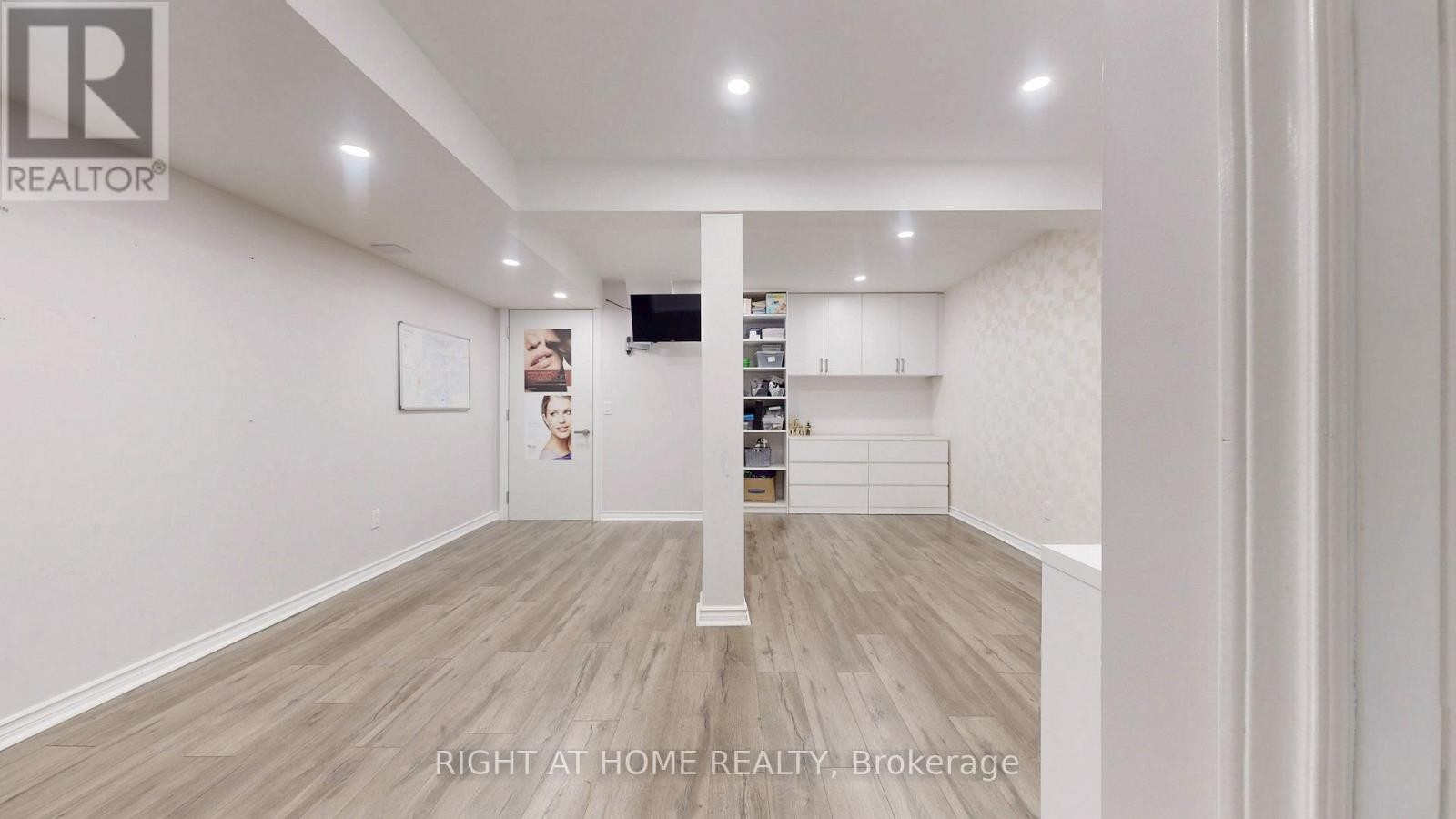 












34 KIDD STREET

,
Bradford West Gwillimbury (Bradford),




Ontario
L3Z0V5

