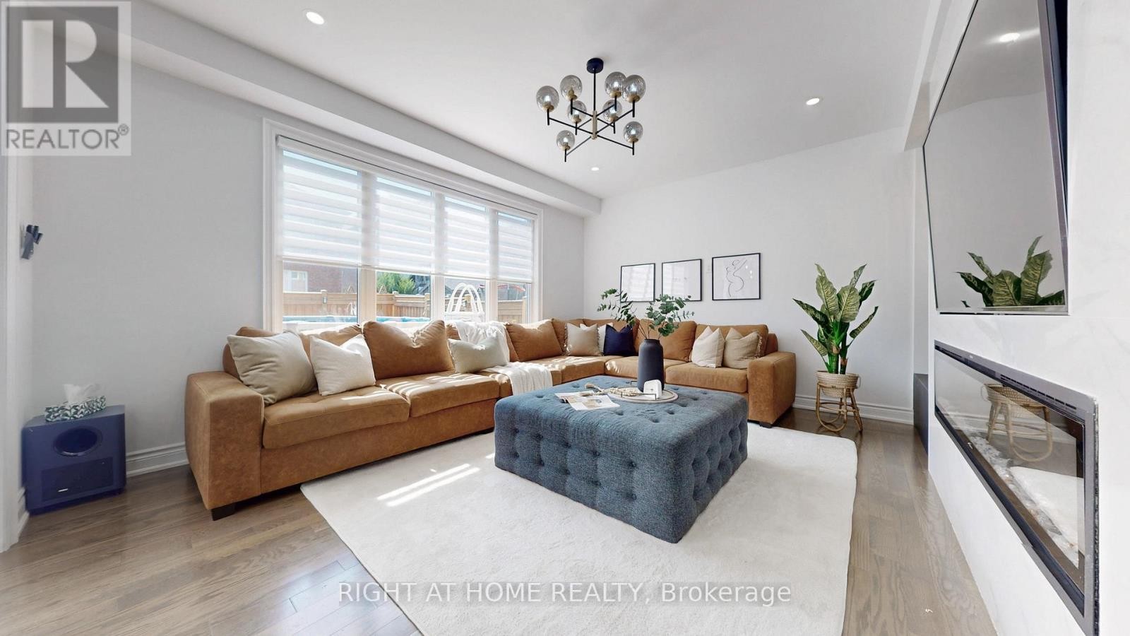 












34 KIDD STREET

,
Bradford West Gwillimbury (Bradford),




Ontario
L3Z0V5

