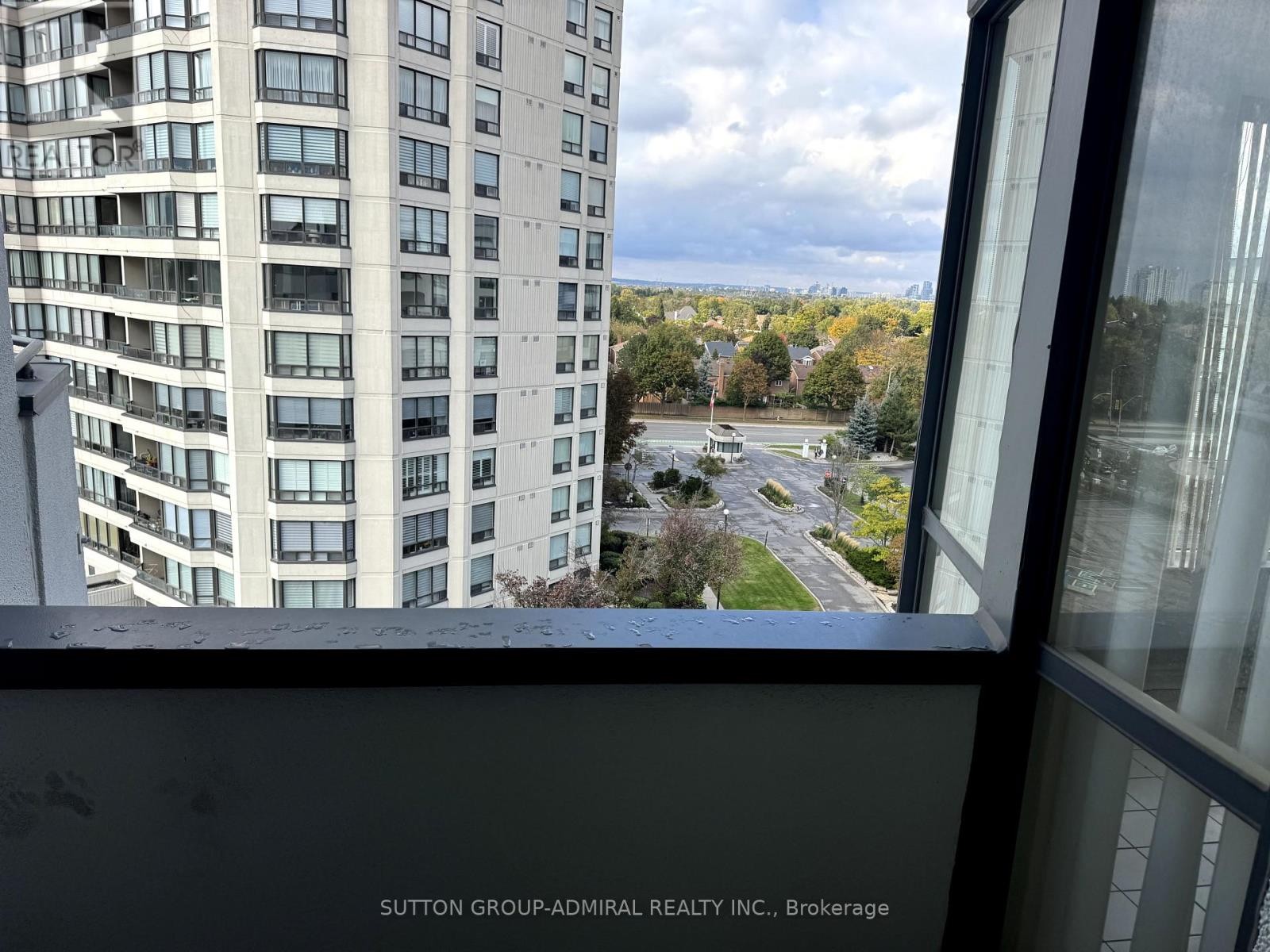 












711 - 333 CLARK AVENUE W

,
Vaughan (Crestwood-Springfarm-Yorkhill),




Ontario
L4J7K4

