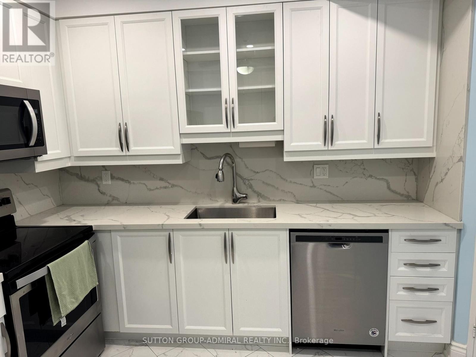 












711 - 333 CLARK AVENUE W

,
Vaughan (Crestwood-Springfarm-Yorkhill),




Ontario
L4J7K4

