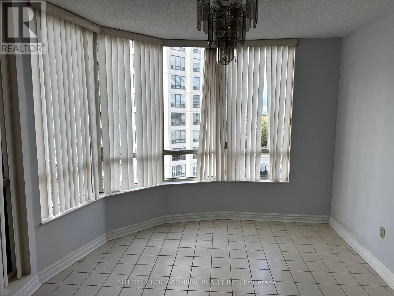 












711 - 333 CLARK AVENUE W

,
Vaughan (Crestwood-Springfarm-Yorkhill),




Ontario
L4J7K4

