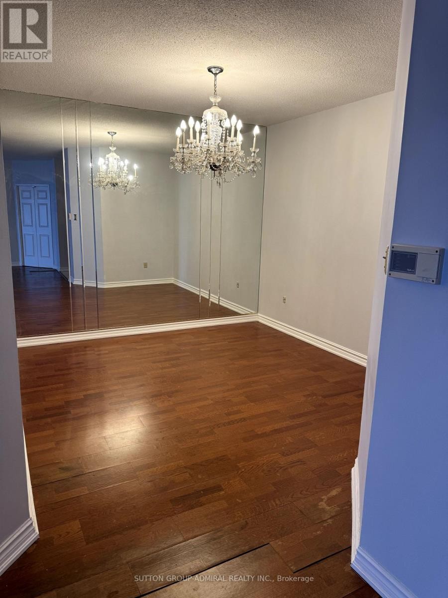 












711 - 333 CLARK AVENUE W

,
Vaughan (Crestwood-Springfarm-Yorkhill),




Ontario
L4J7K4

