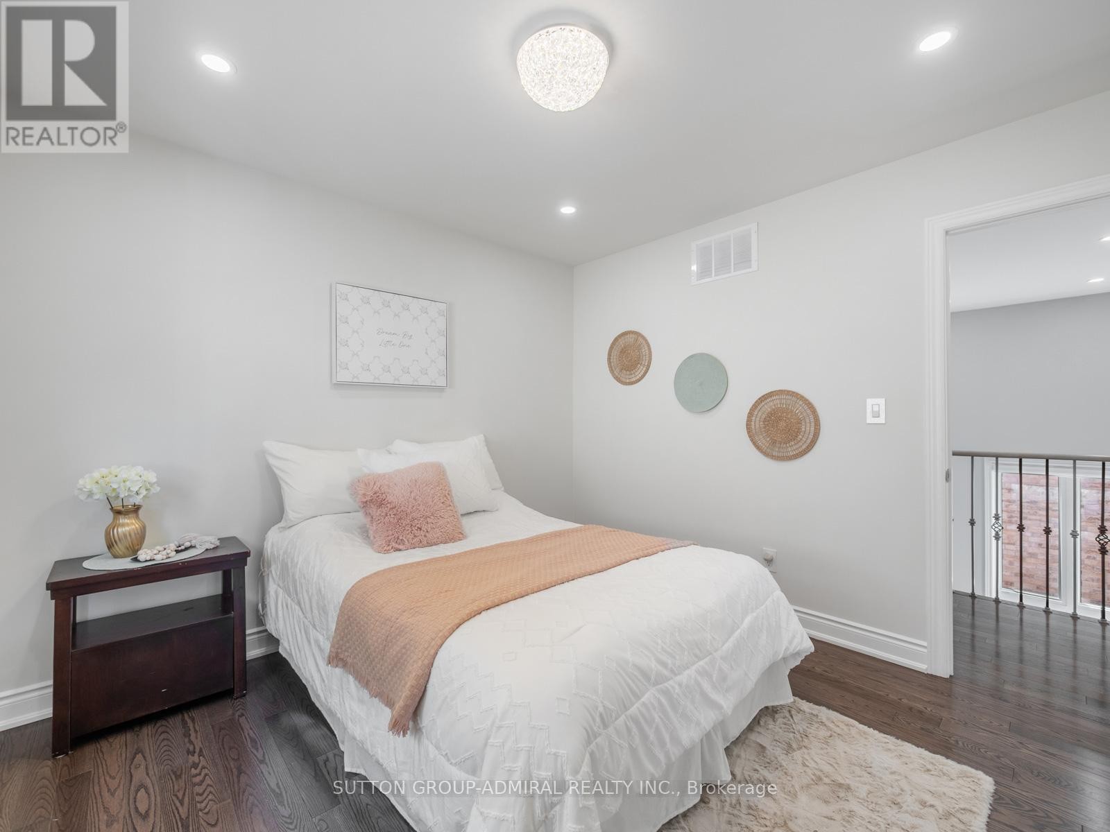 












60 STARWOOD ROAD

,
Vaughan (Patterson),




Ontario
L4J9C9

