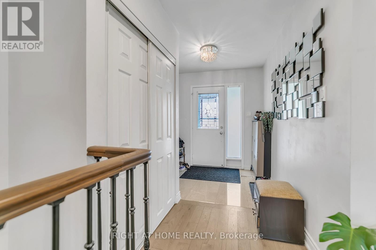 












22 HAMILTON DRIVE

,
Newmarket (Huron Heights-Leslie Valley),




Ontario
L3Y3E8

