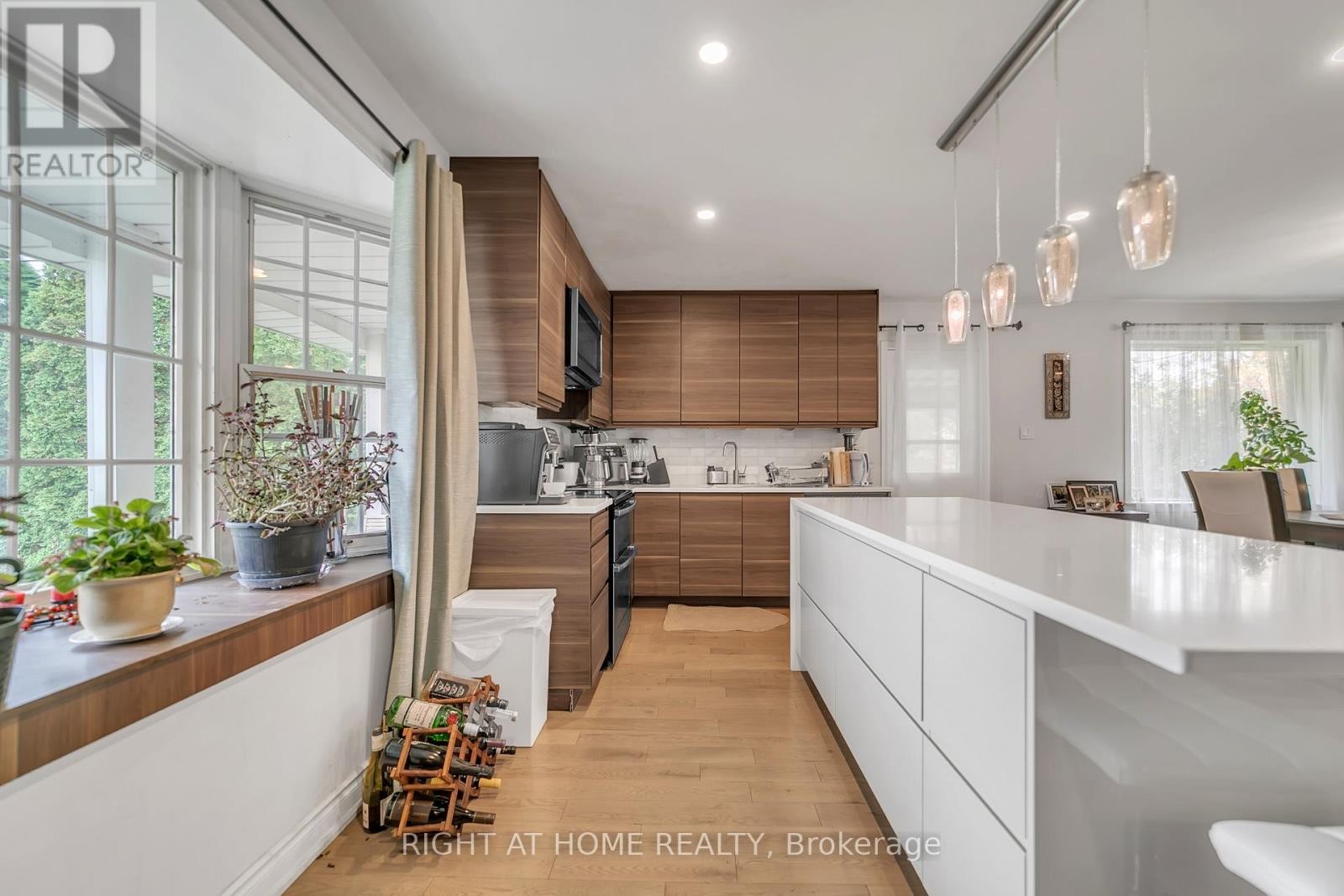 












22 HAMILTON DRIVE

,
Newmarket (Huron Heights-Leslie Valley),




Ontario
L3Y3E8

