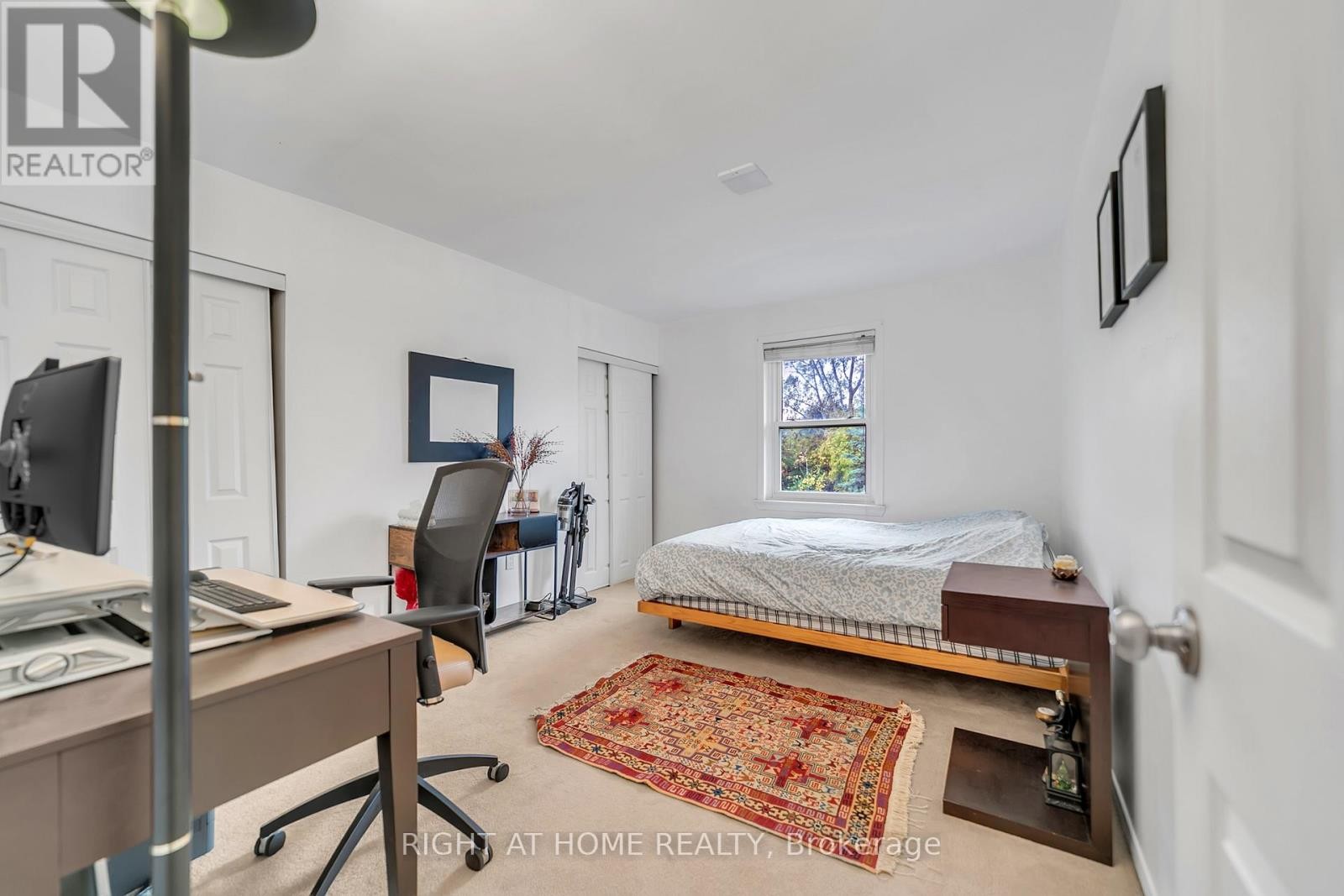 












22 HAMILTON DRIVE

,
Newmarket (Huron Heights-Leslie Valley),




Ontario
L3Y3E8

