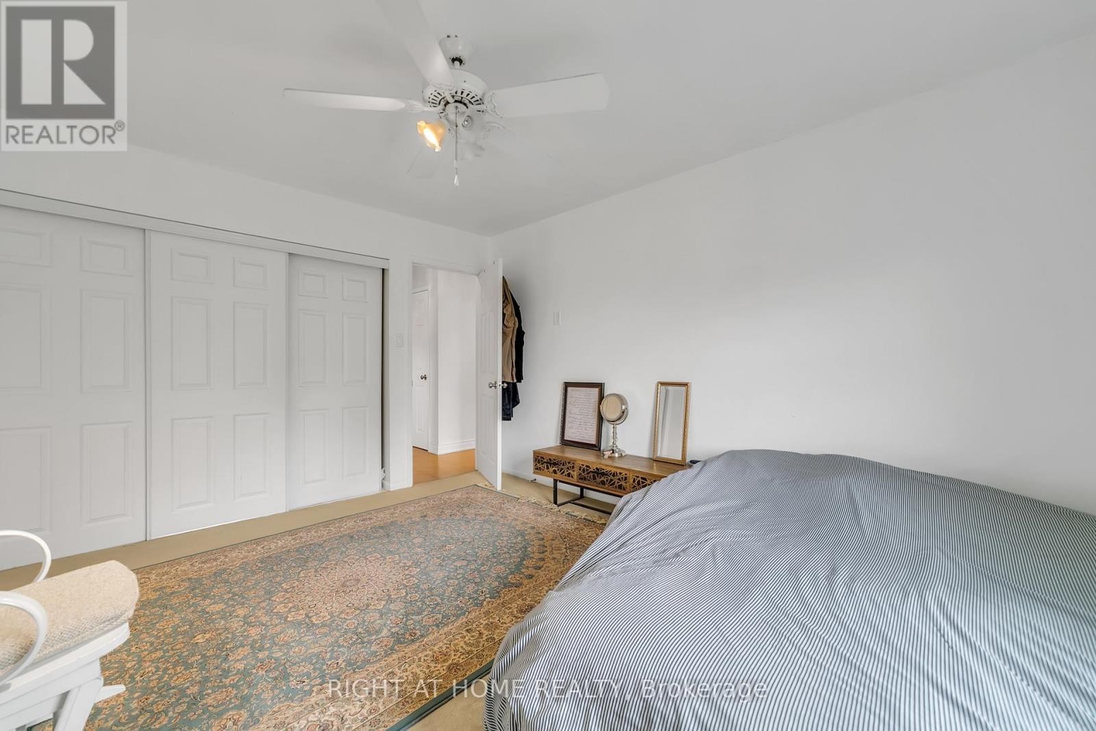 












22 HAMILTON DRIVE

,
Newmarket (Huron Heights-Leslie Valley),




Ontario
L3Y3E8

