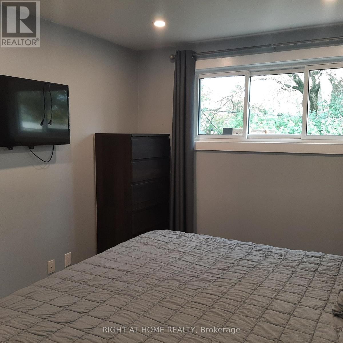 












32 DAVIS ROAD

,
Aurora (Aurora Highlands),




Ontario
L4G2B6

