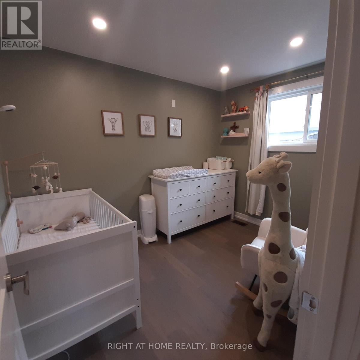 












32 DAVIS ROAD

,
Aurora (Aurora Highlands),




Ontario
L4G2B6

