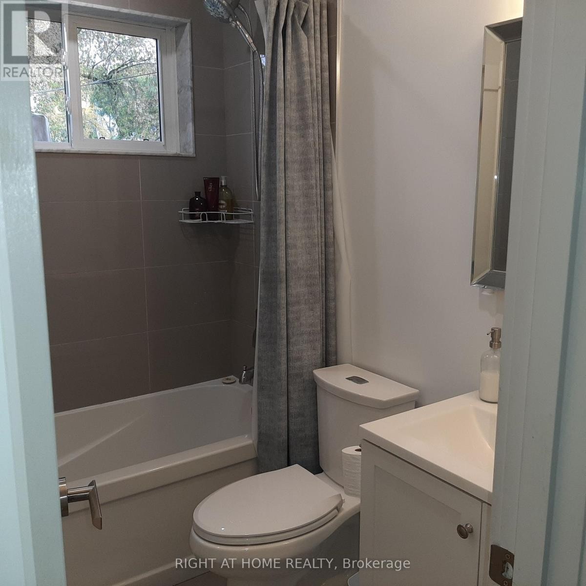 












32 DAVIS ROAD

,
Aurora (Aurora Highlands),




Ontario
L4G2B6

