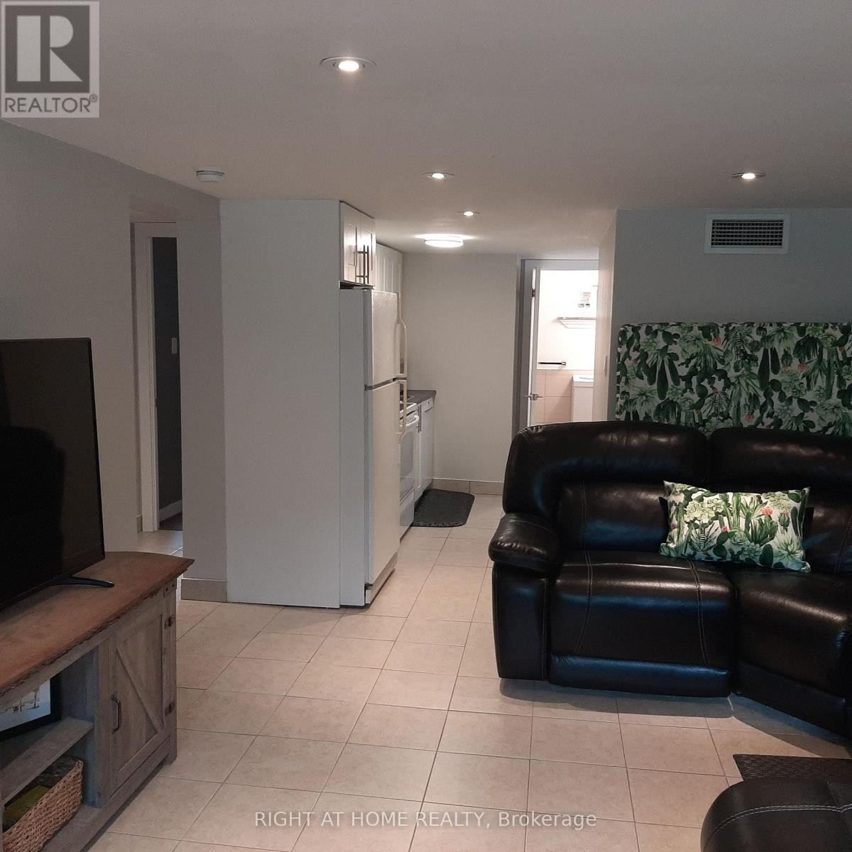 












32 DAVIS ROAD

,
Aurora (Aurora Highlands),




Ontario
L4G2B6

