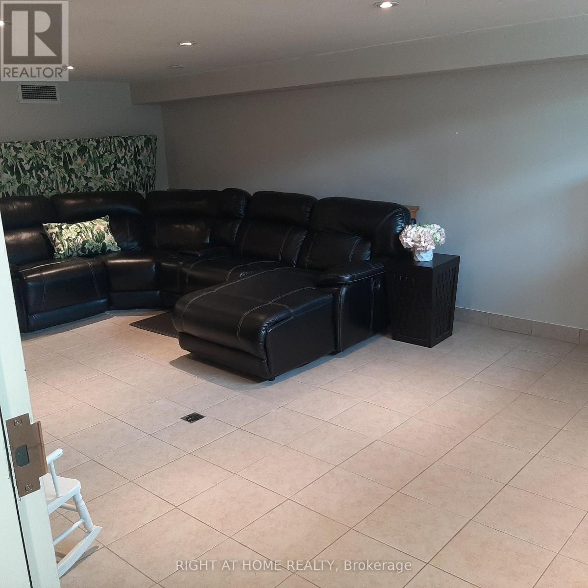 












32 DAVIS ROAD

,
Aurora (Aurora Highlands),




Ontario
L4G2B6

