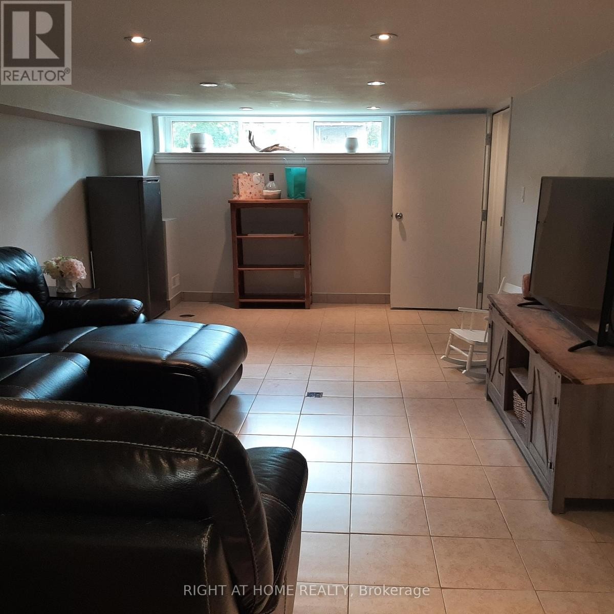 












32 DAVIS ROAD

,
Aurora (Aurora Highlands),




Ontario
L4G2B6

