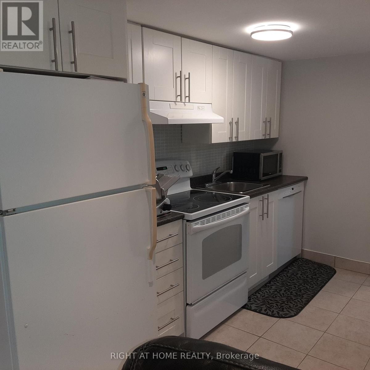 












32 DAVIS ROAD

,
Aurora (Aurora Highlands),




Ontario
L4G2B6

