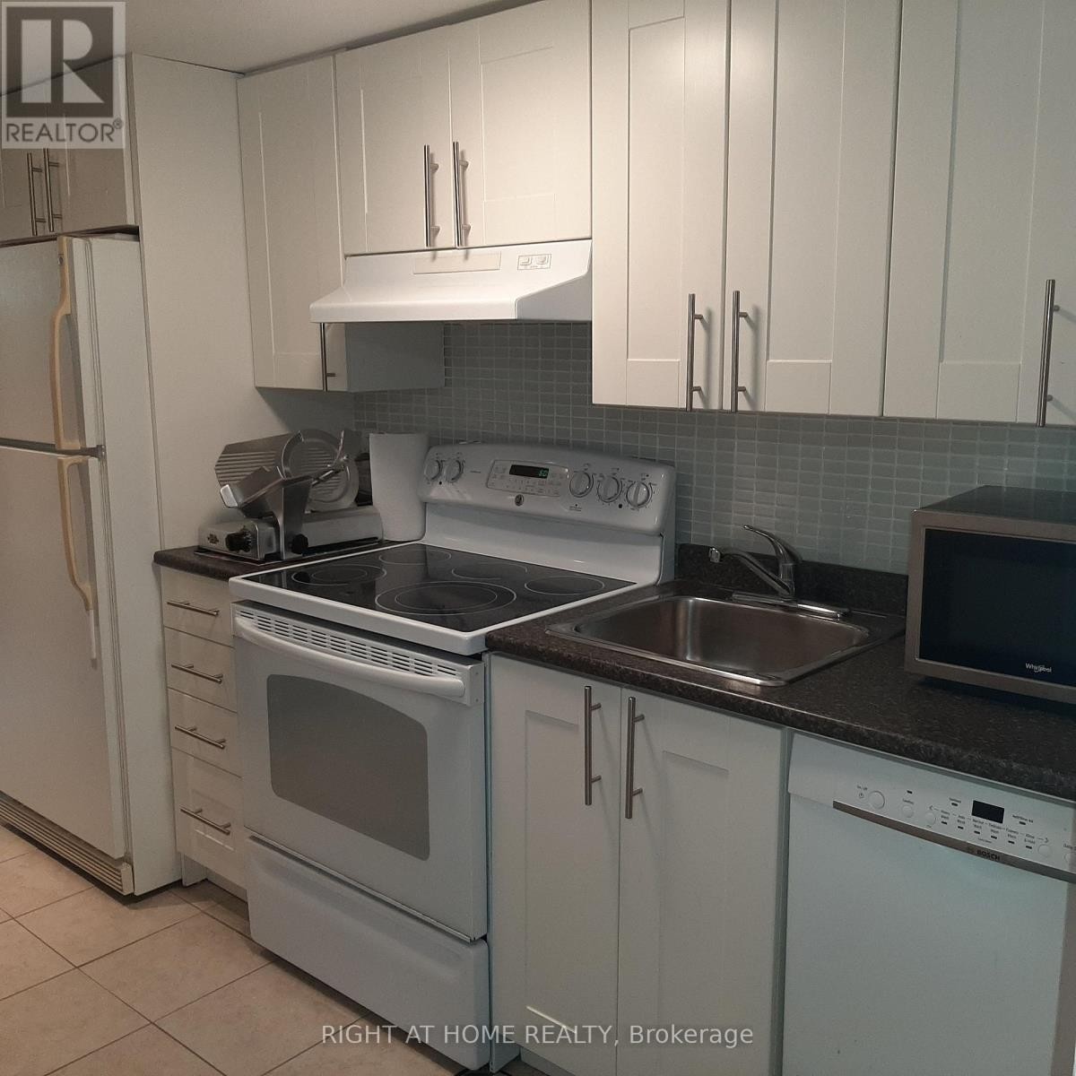 












32 DAVIS ROAD

,
Aurora (Aurora Highlands),




Ontario
L4G2B6

