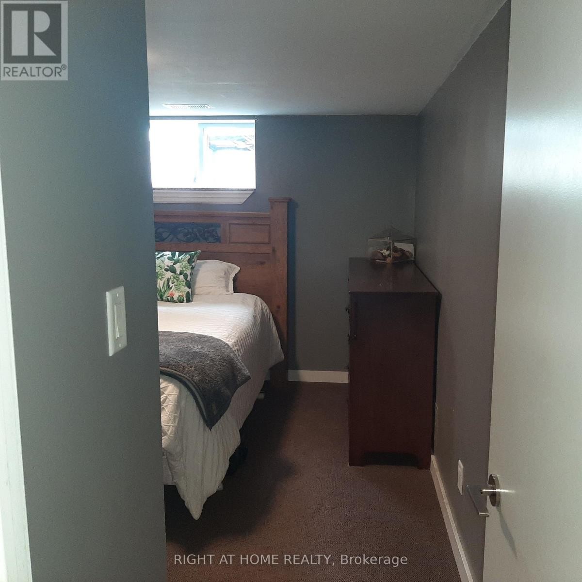 












32 DAVIS ROAD

,
Aurora (Aurora Highlands),




Ontario
L4G2B6

