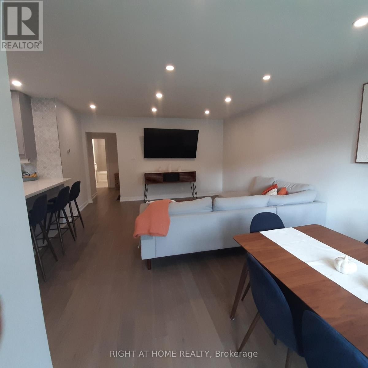 












32 DAVIS ROAD

,
Aurora (Aurora Highlands),




Ontario
L4G2B6

