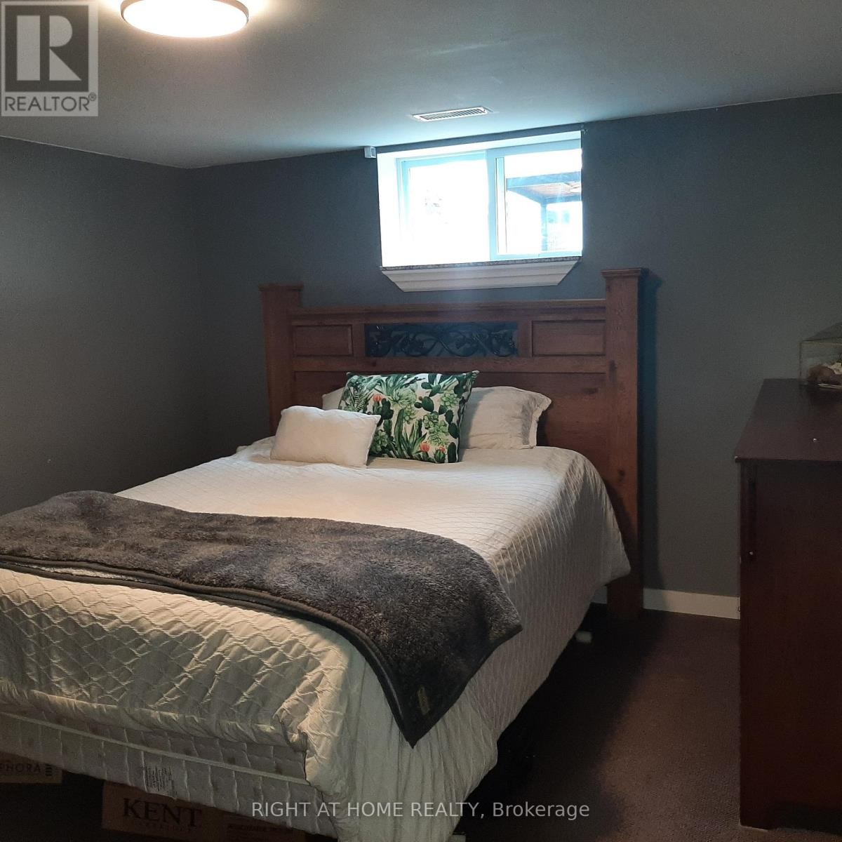 












32 DAVIS ROAD

,
Aurora (Aurora Highlands),




Ontario
L4G2B6

