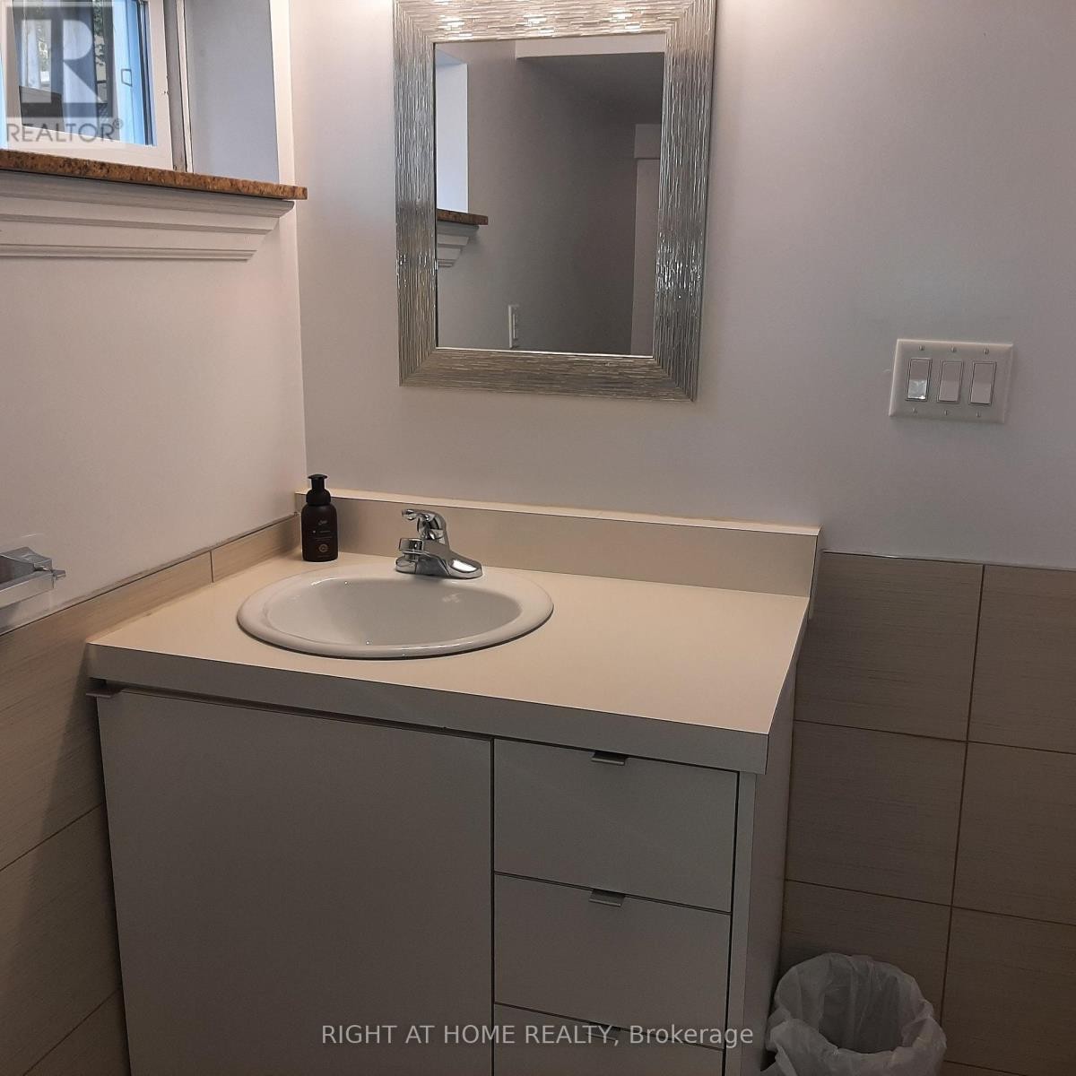 












32 DAVIS ROAD

,
Aurora (Aurora Highlands),




Ontario
L4G2B6

