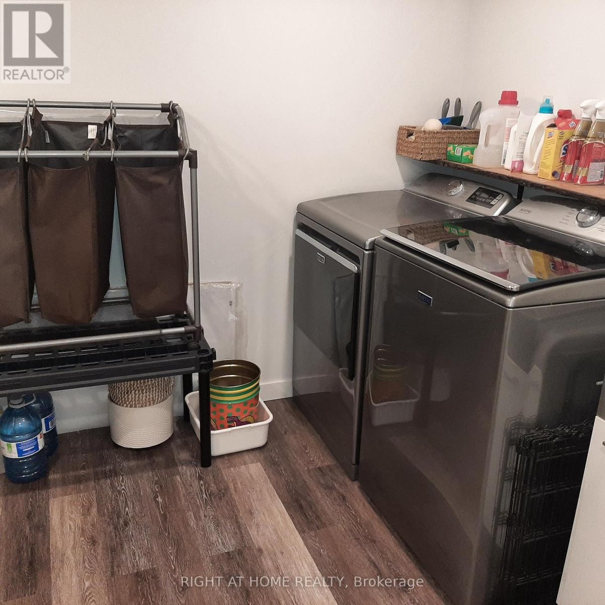 












32 DAVIS ROAD

,
Aurora (Aurora Highlands),




Ontario
L4G2B6

