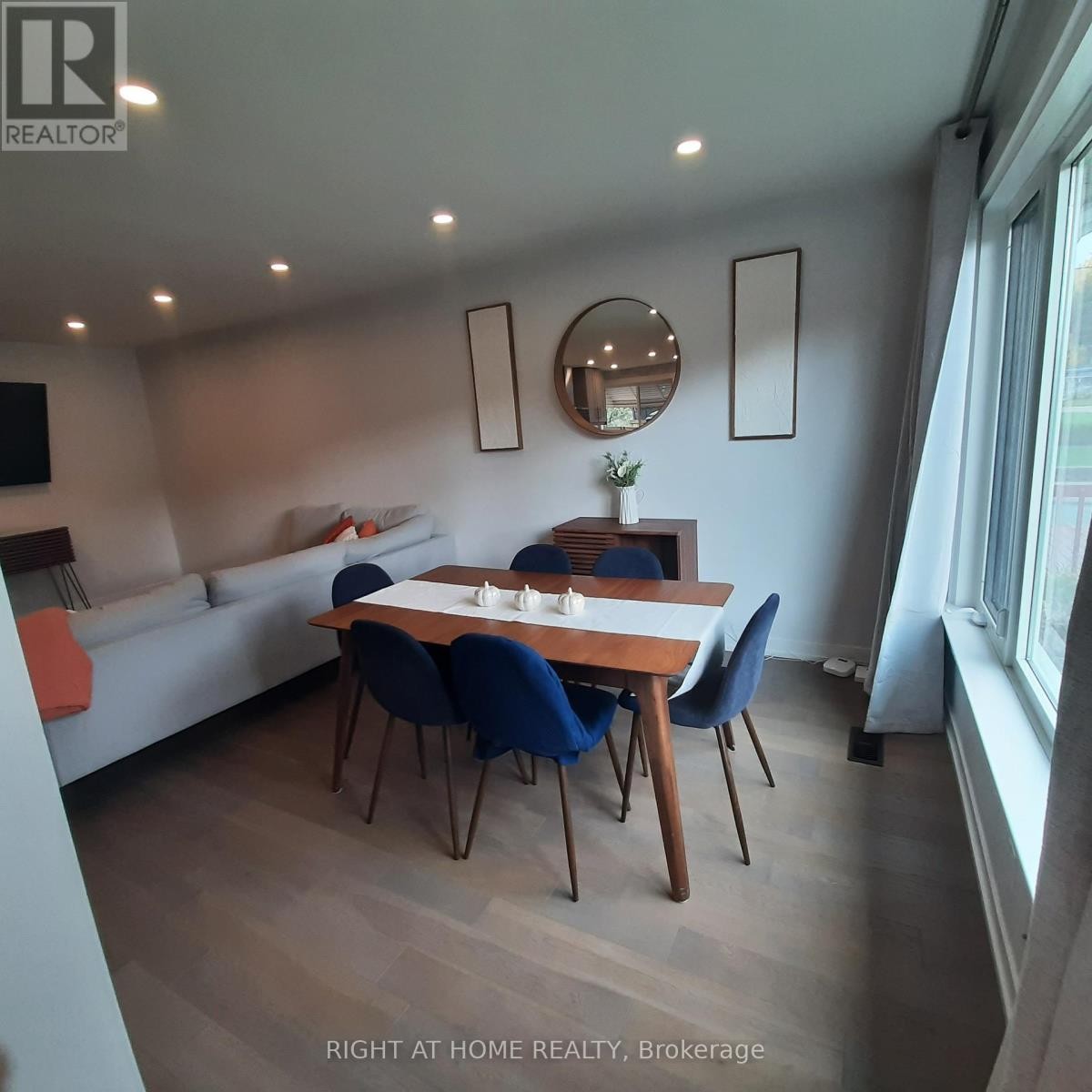 












32 DAVIS ROAD

,
Aurora (Aurora Highlands),




Ontario
L4G2B6

