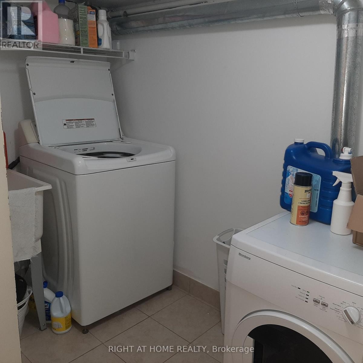 












32 DAVIS ROAD

,
Aurora (Aurora Highlands),




Ontario
L4G2B6

