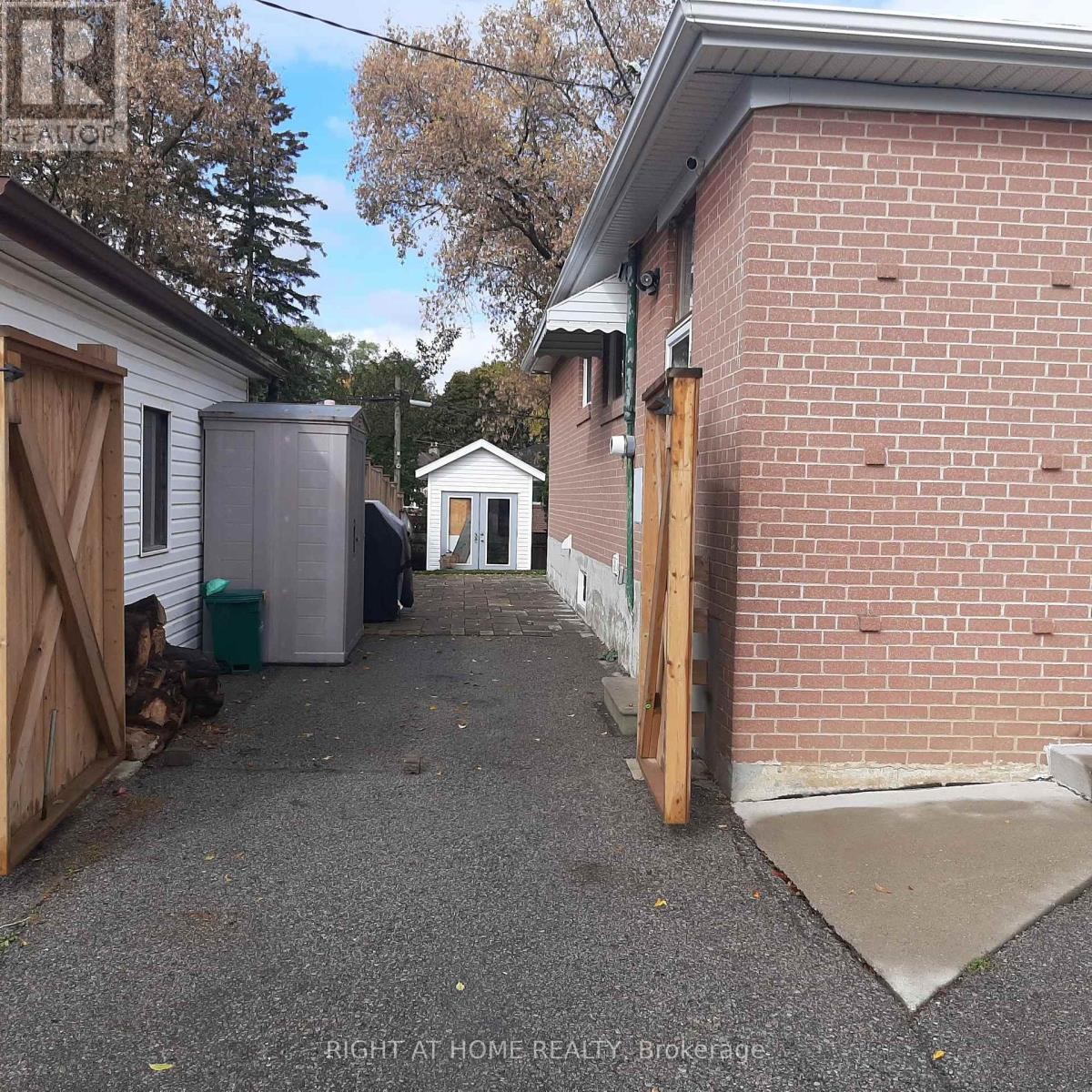 












32 DAVIS ROAD

,
Aurora (Aurora Highlands),




Ontario
L4G2B6

