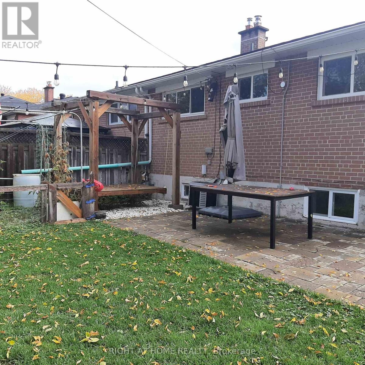 












32 DAVIS ROAD

,
Aurora (Aurora Highlands),




Ontario
L4G2B6

