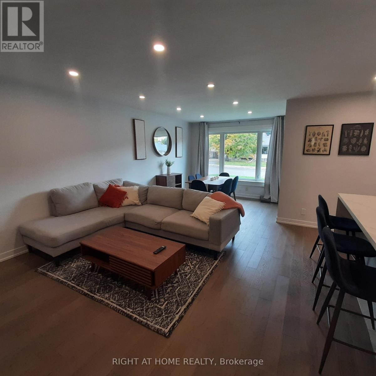 












32 DAVIS ROAD

,
Aurora (Aurora Highlands),




Ontario
L4G2B6

