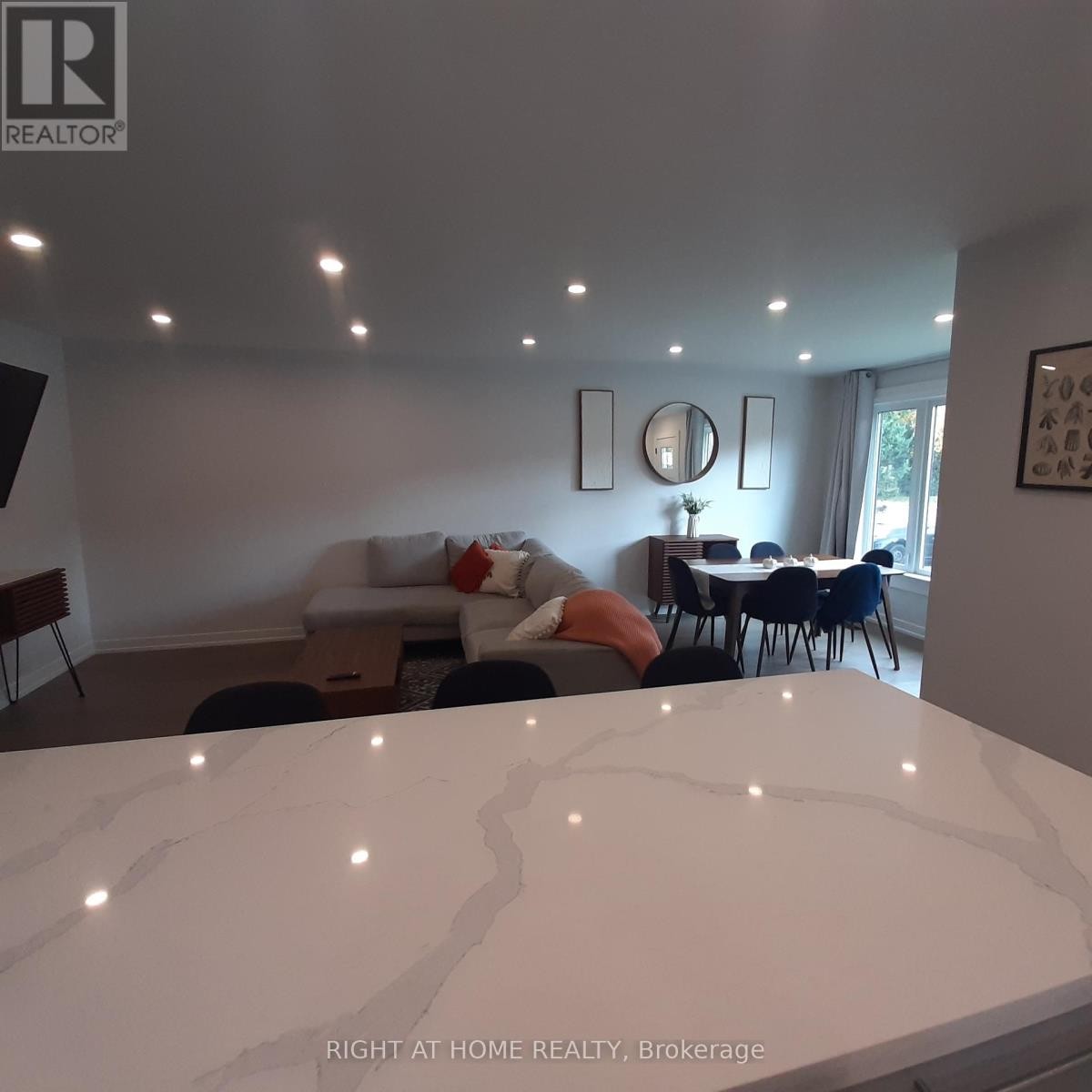 












32 DAVIS ROAD

,
Aurora (Aurora Highlands),




Ontario
L4G2B6

