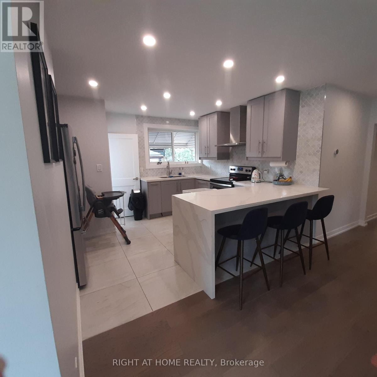 












32 DAVIS ROAD

,
Aurora (Aurora Highlands),




Ontario
L4G2B6

