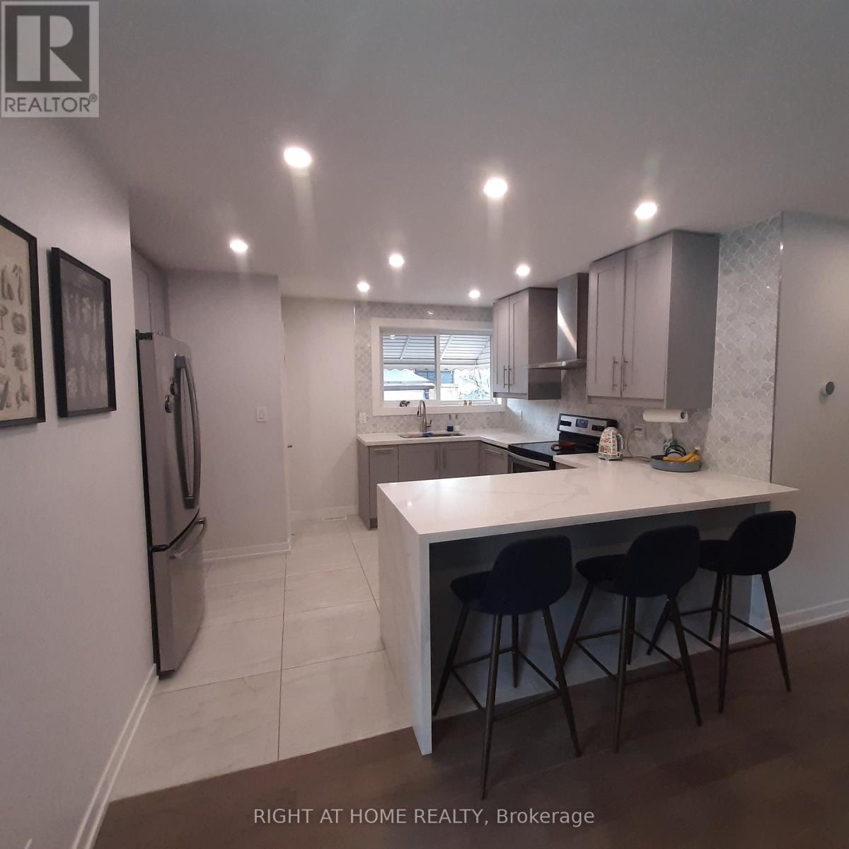 












32 DAVIS ROAD

,
Aurora (Aurora Highlands),




Ontario
L4G2B6

