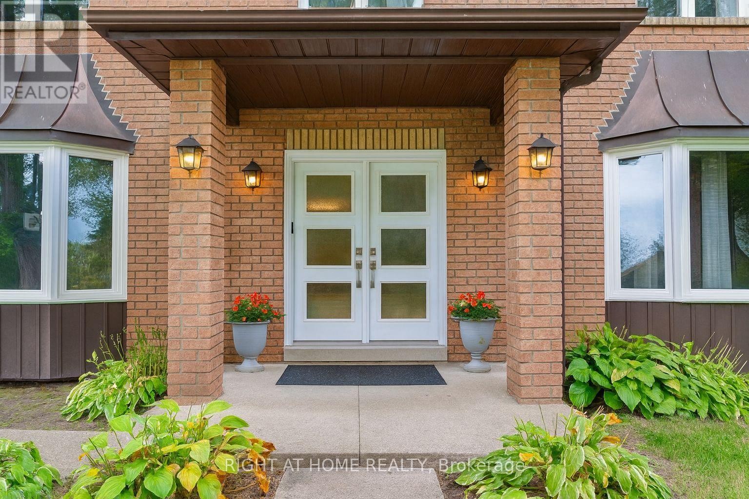 












32 GRANDVIEW CRESCENT

,
Bradford West Gwillimbury (Bradford),




Ontario
L3Z3L1

